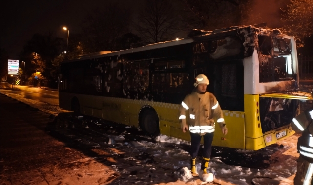 İstanbul'da İETT otobüsü alev alev yandı