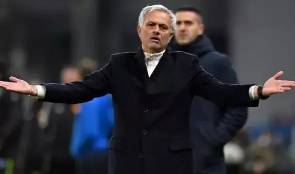 Jose Mourinho: ''Bundan sonra sadece öldüklerinde oynayabilirler!''