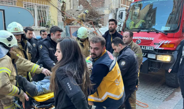 Kadıköy'de bina çöktü