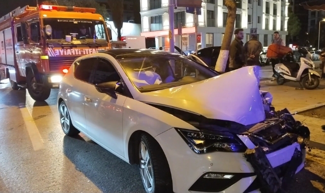 Kadıköy'de makas atarak ilerleyen otomobil kazaya neden oldu