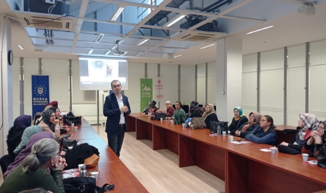Kadınlar göz sağlığı konusunda bilgilendirildi
