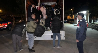 Kamyonet içerisinde 41 kaçak göçmen yakalandı