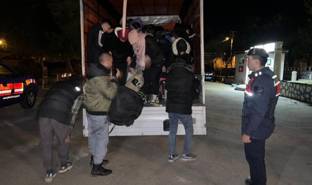 Kamyonet içerisinde 41 kaçak göçmen yakalandı