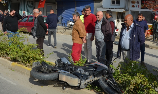 Kamyonun altında kalan motosikletlinin acı sonu!