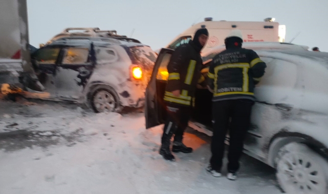Kars’ta 7 araçlı zincirleme kaza: 5 yaralı