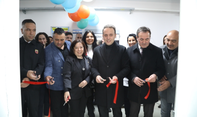 Kavak 19 Mayıs Ortaokulu'na kütüphane