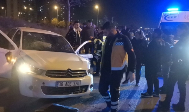 Kayseri'de araçta sıkışan şoförü ekipler çıkardı