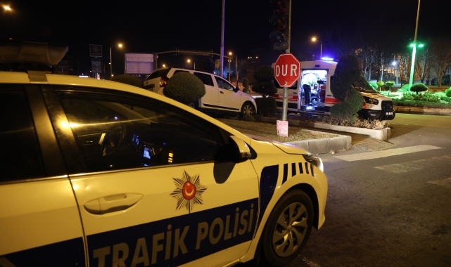 Kaza yapan alkollü sürücü, yardıma gelenlerden sigara istedi
