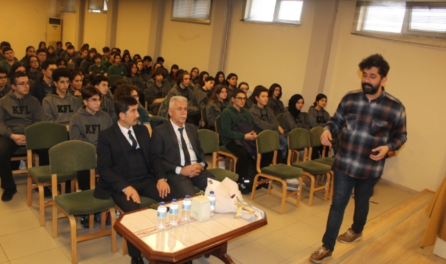 Köyceğiz’de yazar Andı, öğrencilerle söyleşide buluştu