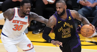 LeBron James mağlubiyeti önleyemedi