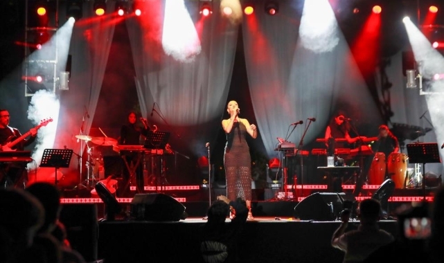 Melike Şahin'in yılbaşı gecesi konserinin fiyatı dudak uçuklattı!