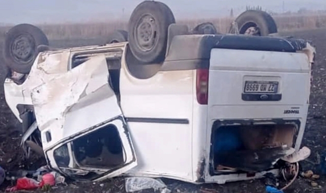 Minibüs tarlaya devrildi: 8 yaralı!