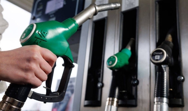 Motorinden sonra benzine de indirim geldi!