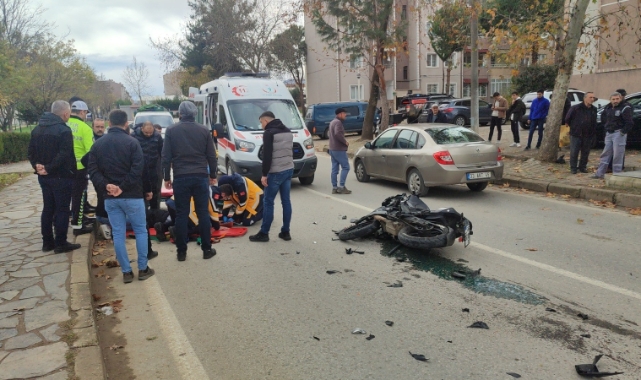 Motosiklet ticari taksi ile çarpıştı: 2 yaralı