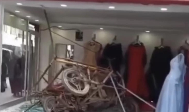 Motosikletiyle gelinlik dükkanına daldı