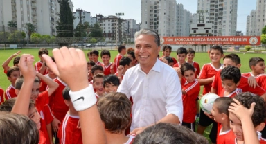 Muratpaşa’dan 94 kulübe 7’şer bin lira destek