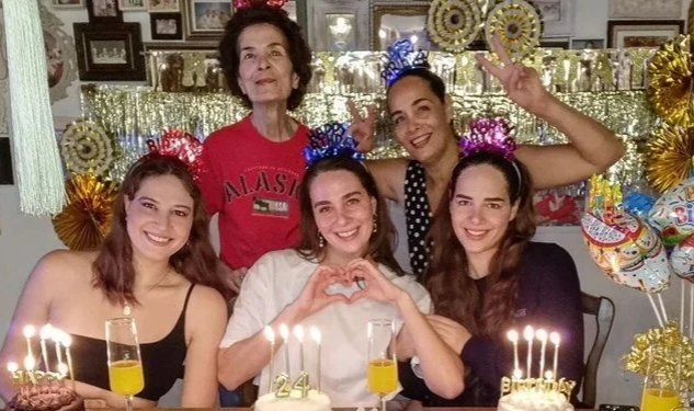 Neşe Erberk'in üçüz kızları 24 oldu