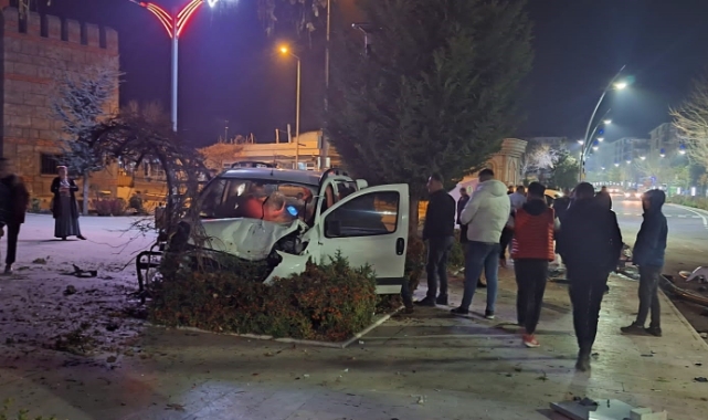 Niğde’de kaza yapan sürücü aracı bırakıp kaçtı
