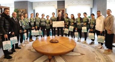 Nilüferli sporcular Başkan Erdem'i ziyaret etti