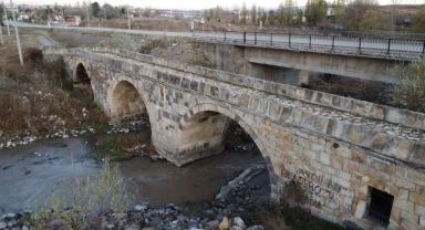 O köprü asırlara meydan okuyor