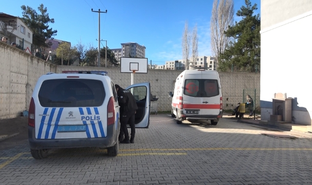 Okulun çatısını onarmak için çıktığı yerden düşen işçi hayatını kaybetti
