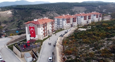 Orhaneli'de TOKİ konutları törenle teslim edildi
