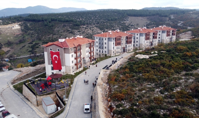 Orhaneli'de TOKİ konutları törenle teslim edildi