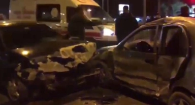 Otomobil virajı alamadı, kafa kafaya çarpıştı