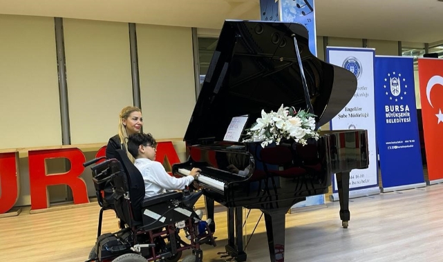Özel bireyler piyano resitalinde büyük alkış aldı