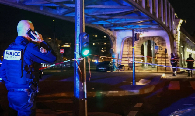 Paris'te bıçaklı saldırı: 1 ölü, 1 yaralı