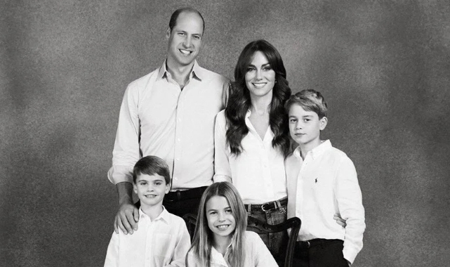 Prens William ve Prenses Kate Middleton'dan geleneksel Noel fotoğrafı