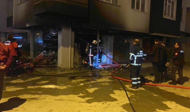Rize’de iş yerinin deposunda yangın
