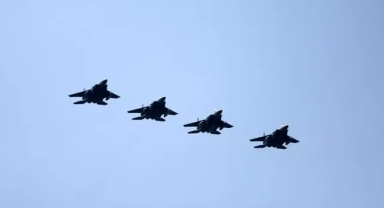 Savaş uçağı düştü: 2 ölü
