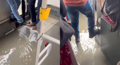 Şehrin göbeğinde otobüsü su bastı!