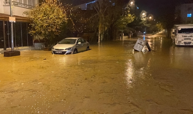 Şiddetli yağış hayatı felç etti