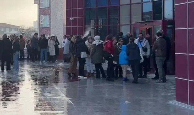 Sigaranın zararları panelinde sigara molası!
