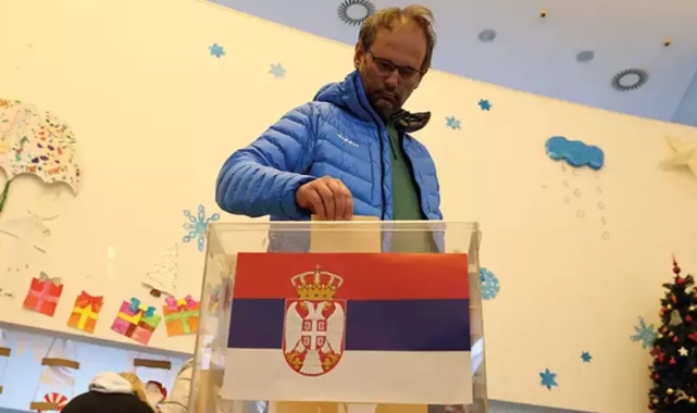 Sırbistan’da iktidar partisi zaferini ilan etti