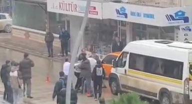 Sokakta gergin anlar! Ringe çevirdiler