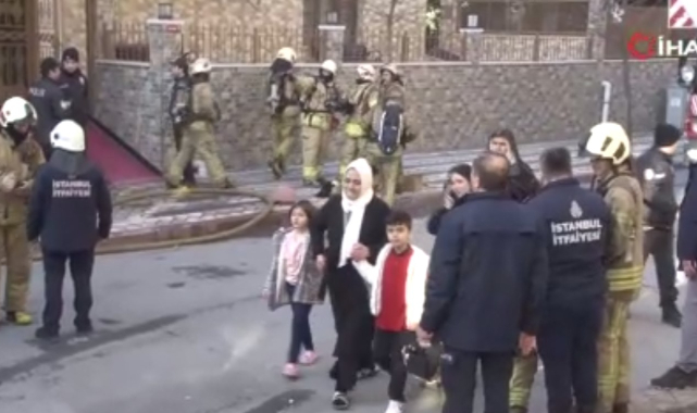 Sultangazi'de binada yangın! İçeride mahsur kalanlar var