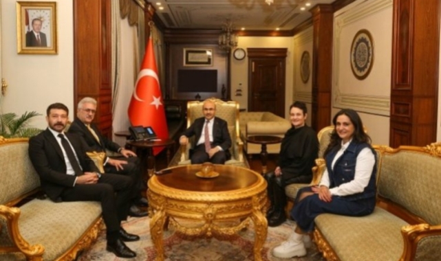 Tamer Karadağlı, Bursa Valisi Mahmut Demirtaş'ı ziyaret etti