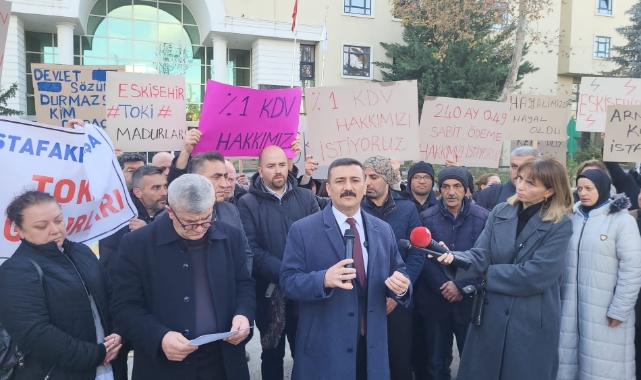 Türkoğlu TOKİ eylemi için Ankara'da vatandaşlarla bir araya geldi
