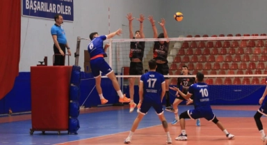TVF Erkekler Voleybol 1. Ligi: Kocaeli Büyükşehir Belediye Kağıtspor: 3 - Ziraat Bankkart: 0