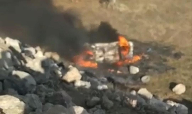 Uçurumdan yuvarlanan otomobil küle döndü! 4 yaralı