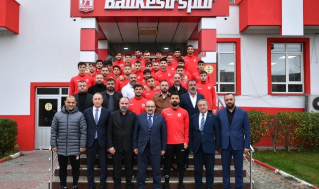 Vali İsmail Ustaoğlu’ndan Balıkesirspor’a destek ziyareti