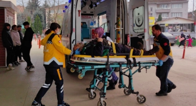 Yangını söndürmek isterken çatıdan düştü!