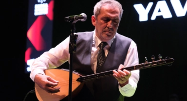 Yavuz Bingöl Bursalıları türkülerle mest etti