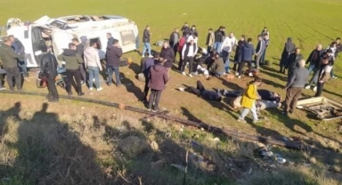 Yolcu minibüsü şarampole devrildi: 4’ü ağır 16 yaralı