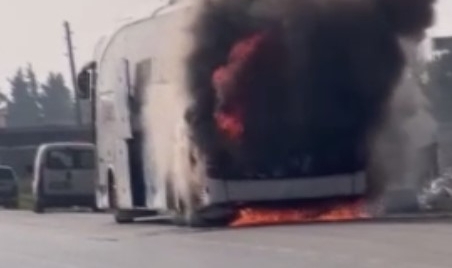 Yolcu otobüsü alev alev yandı