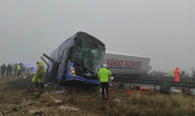 Yolcu otobüsü ile 2 TIR çarpıştı: Ölü ve yaralılar var