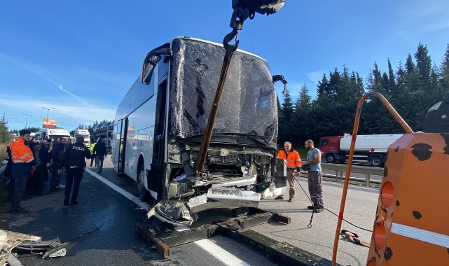 Yolcu otobüsü TIR'la çarpıştı: 13 yaralı